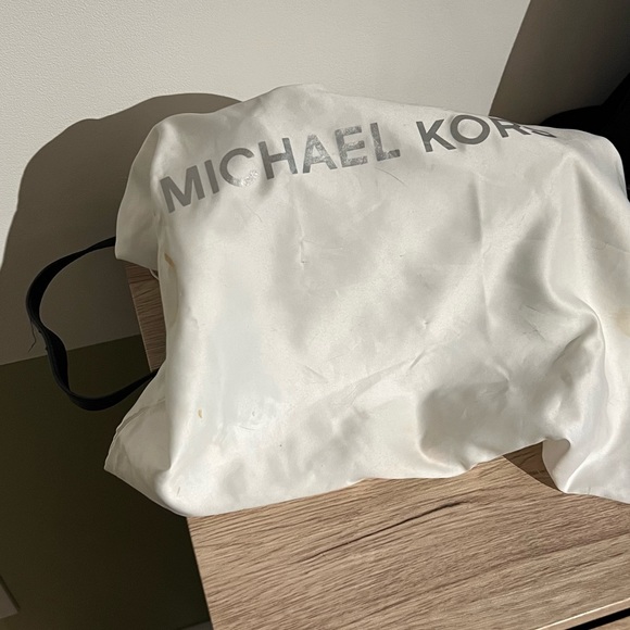 Michael Kors leather handbag - Picture 2 of 10